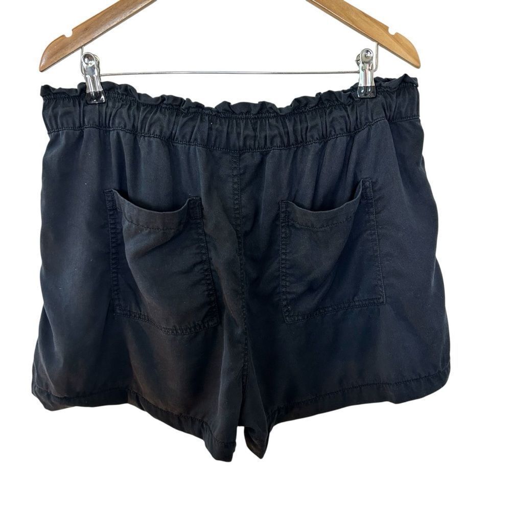 Loft black paperbag drawstring pull on shorts siz… - image 2
